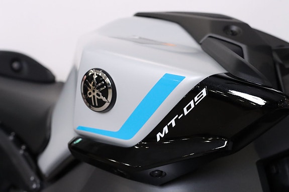 Yamaha MT-09 10 of 14