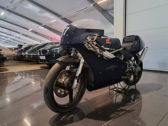 Honda RS125R NF4 3 of 4