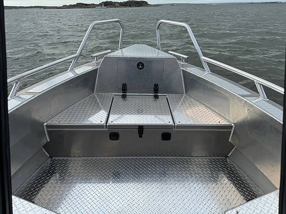 UMS 700HT med Mercury V6 225hk - HYTTBÅT MED STORA INNERMÅTT 3 of 9