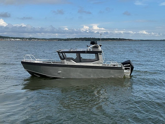 UMS 700HT med Mercury V6 225hk - HYTTBÅT MED STORA INNERMÅTT