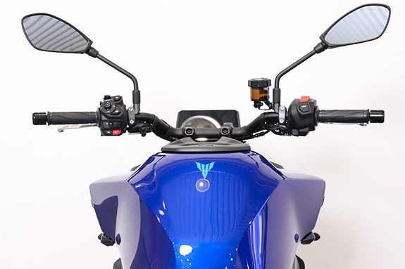 Yamaha MT-09 10 of 14