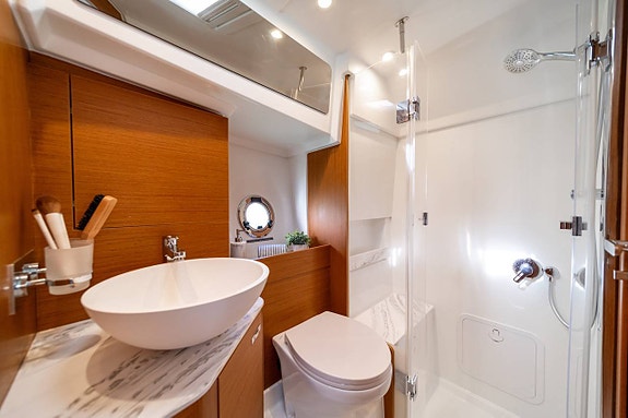 Beneteau Swift Trawler 37 FLY | Cannes Yachting Festival 11 of 12