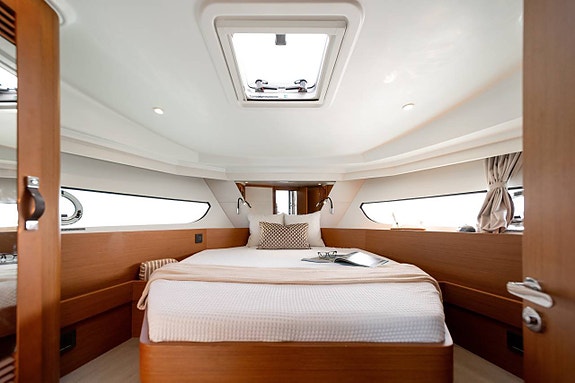 Beneteau Swift Trawler 37 FLY | Cannes Yachting Festival 9 of 12