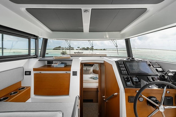 Beneteau Swift Trawler 37 FLY | Cannes Yachting Festival 8 of 12