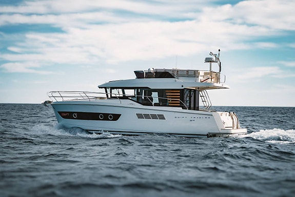 Beneteau Swift Trawler 37 FLY | Cannes Yachting Festival 3 of 12