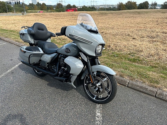 Harley-Davidson Street Glide Ultra 160 mil/Black Trim/Rockford Fosgate steg 2 2 Demo/Omg Leverans 2 of 5