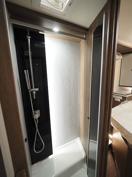 Ci Magis 67 XT  Mässerbjudande I AUT I Solcell I Queenbed 10 of 18