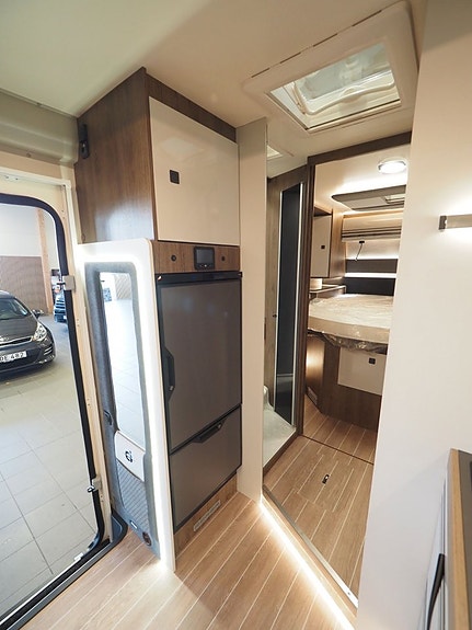 Ci Magis 67 XT  Mässerbjudande I AUT I Solcell I Queenbed 7 of 18