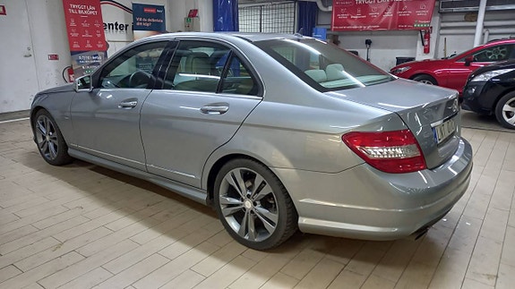 Mercedes-Benz C180 3 of 5