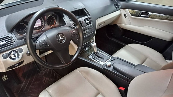 Mercedes-Benz C180 7 of 11