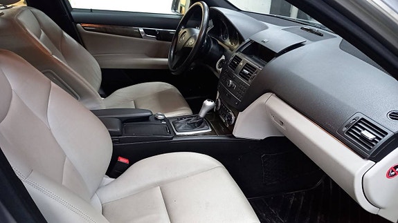 Mercedes-Benz C180 9 of 11