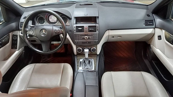 Mercedes-Benz C180 8 of 11