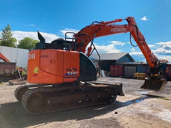 Hitachi ZX 135 US-6 2 of 8