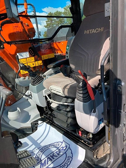 Hitachi ZX 135 US-6 5 of 8