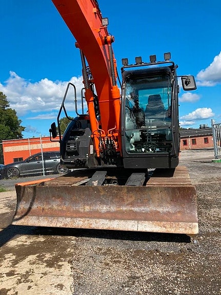 Hitachi ZX 135 US-6 4 of 8