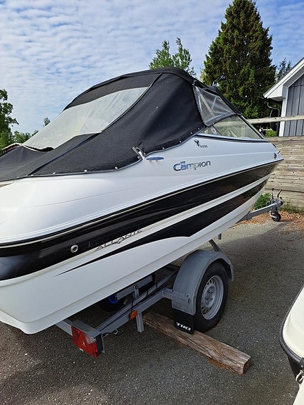 Campion S535 + Volvo Penta Tiki 1250 80 km trailer 2 of 6