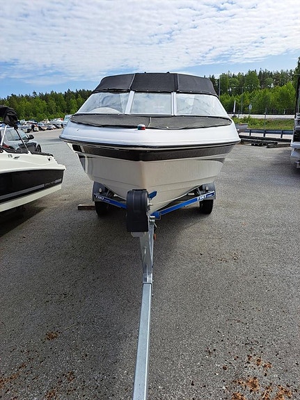 Campion S535 + Volvo Penta Tiki 1250 80 km trailer 3 of 6