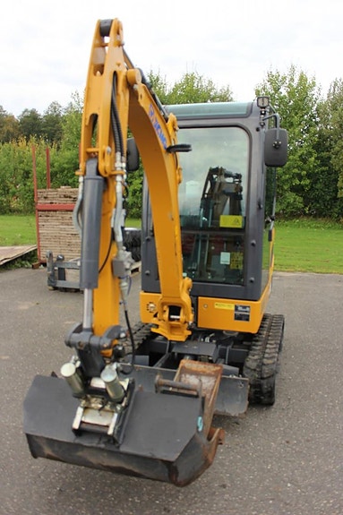 Demo minigrävare XCMG 2tons med hydraulisk tiltfäste 2 of 6
