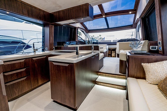 NY Galeon 510 Skydeck! - Yachten med extra allt! 7 of 12