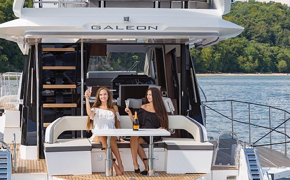 NY Galeon 510 Skydeck! - Yachten med extra allt! 2 of 12