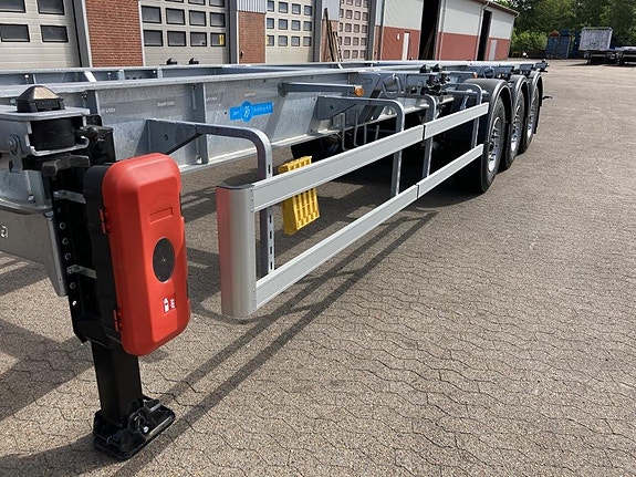 Containerchassi 20-40 Ft med framstam, ADR klassade 3 of 3