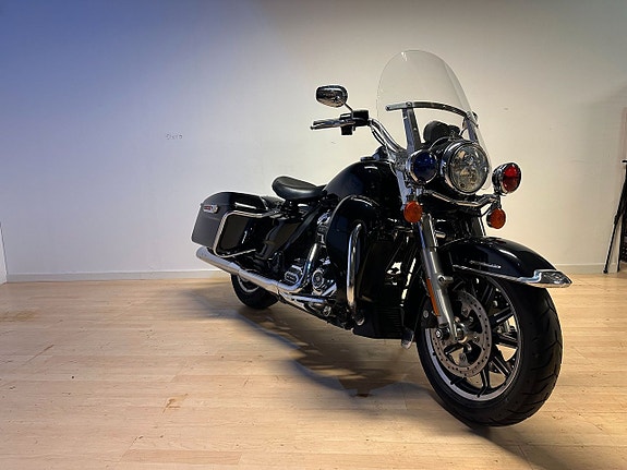 Harley-Davidson FLHP Road King Police 2 of 4