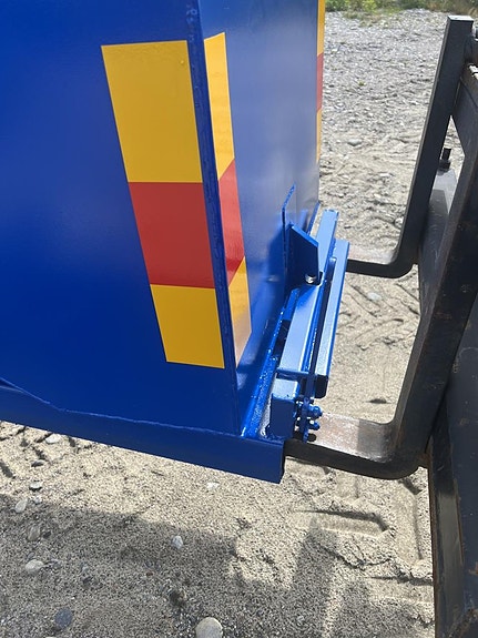 Tippcontainer 600 liter och 1500liter 6 of 7