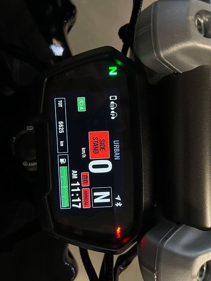 Ducati Diavel Snygg stylad med orginal delar kvar 7 of 7