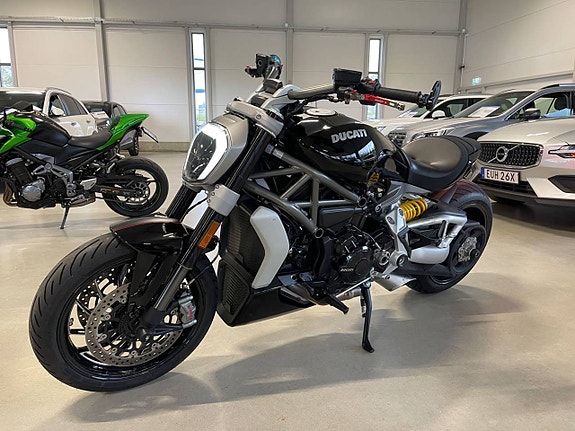 Ducati Diavel Snygg stylad med orginal delar kvar 4 of 5