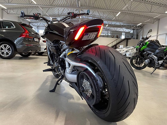 Ducati Diavel Snygg stylad med orginal delar kvar 2 of 5