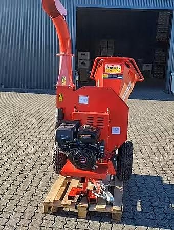Flismaskin Bernards RCG15 med 20 hk bensinmotor 2 of 3