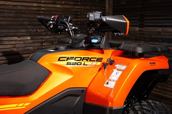 CFMOTO CFORCE 520 L med Vikplog 9 of 10