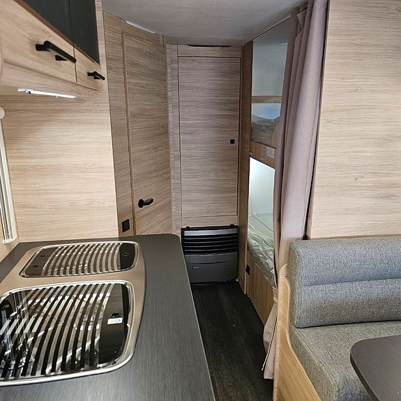 Caravelair Alba 496  Family Ny 12 of 30