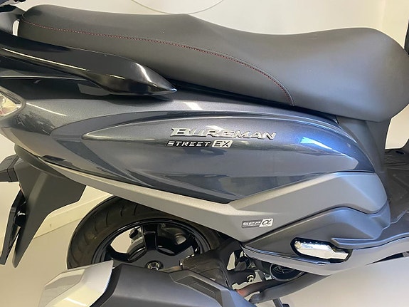 Suzuki UB 125 Burgman 5 of 6