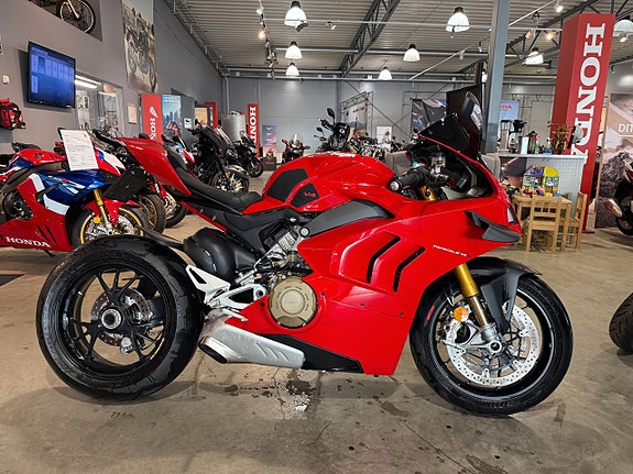 Ducati Panigale V4S 2 of 5