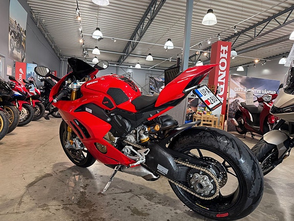 Ducati Panigale V4S 4 of 5