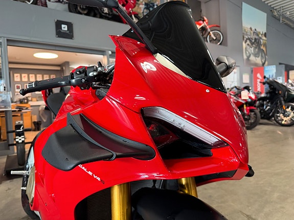 Ducati Panigale V4S 8 of 14
