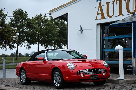 Ford Thunderbird 2 of 16