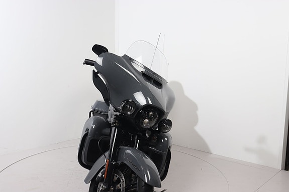 Harley-Davidson Ultra Limited 3 of 8