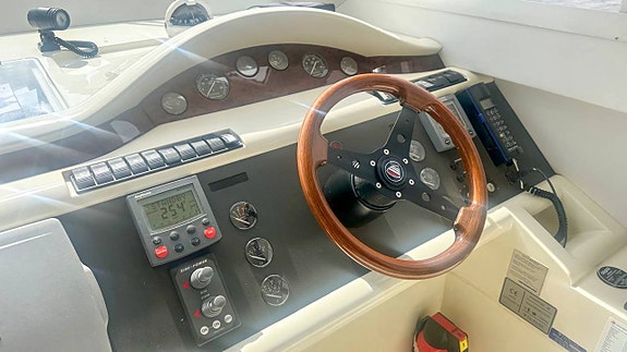 Fairline Phantom 38  2001  Finland 9 of 12