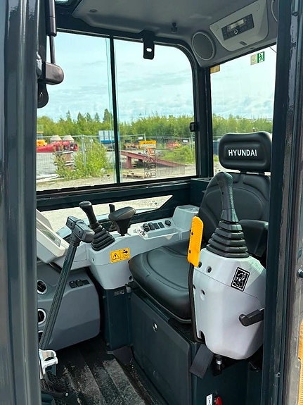 Hyundai HX 25 AZ 7 of 10
