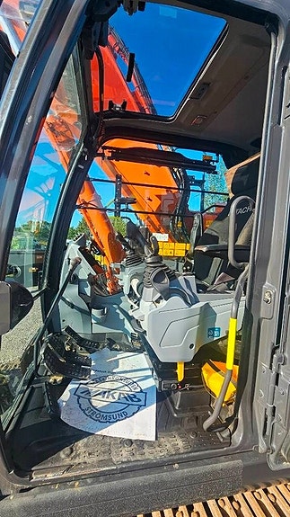 Hitachi ZX 225 US LC-7 , UTHYRES 8 of 8