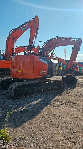 Hitachi ZX 225 US LC-7 , UTHYRES 5 of 8