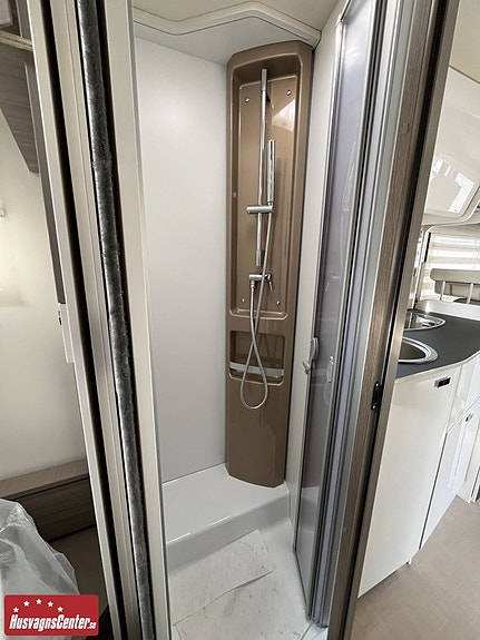 Bürstner I Lyseo 736 Harmony Line, Fiat 2,2 Mjet - 180 hk HD - 4400 kg - Au 17 of 19