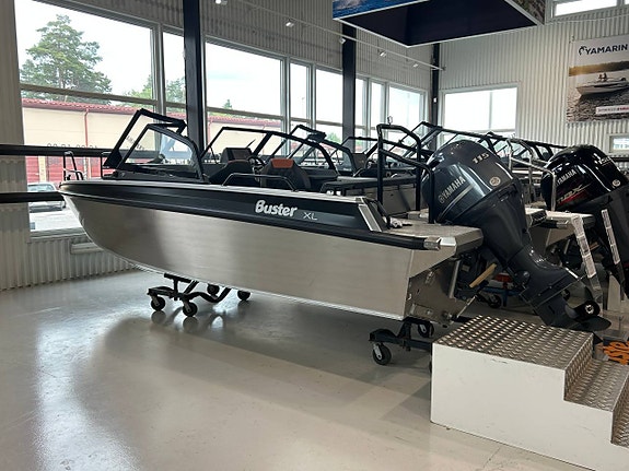 Buster XL Yamaha F115 2025 softdeck/svarta räcken KAMPANJ 2 of 10