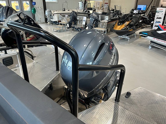 Buster XL Yamaha F115 2025 softdeck/svarta räcken KAMPANJ 9 of 10