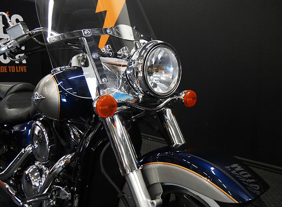 Kawasaki Vulcan 1600 Classic 6 of 15