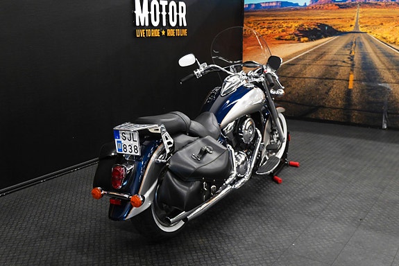 Kawasaki Vulcan 1600 Classic 3 of 15