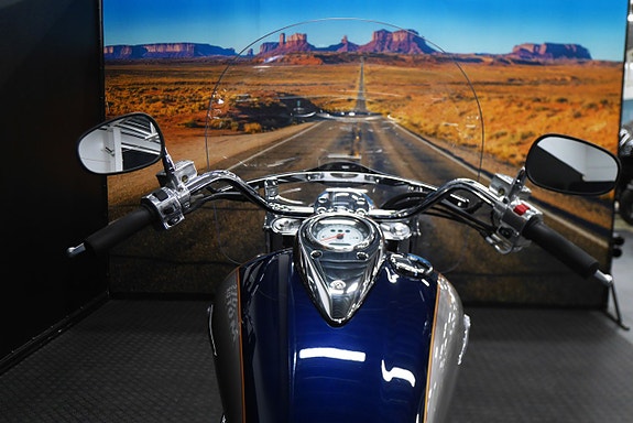 Kawasaki Vulcan 1600 Classic 11 of 15
