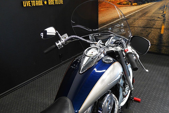 Kawasaki Vulcan 1600 Classic 7 of 15